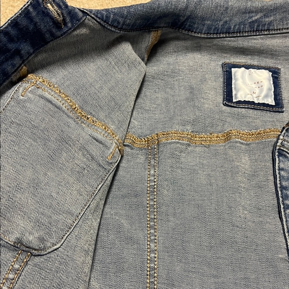 Denim Jacket Light Wash Distressed - Picture 7 of 12